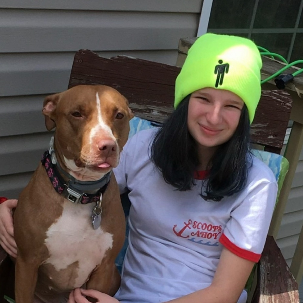 EUC Billie Neon Yellow Beanie with BILLIE EILISH Black Logo - Picture 5 of 5